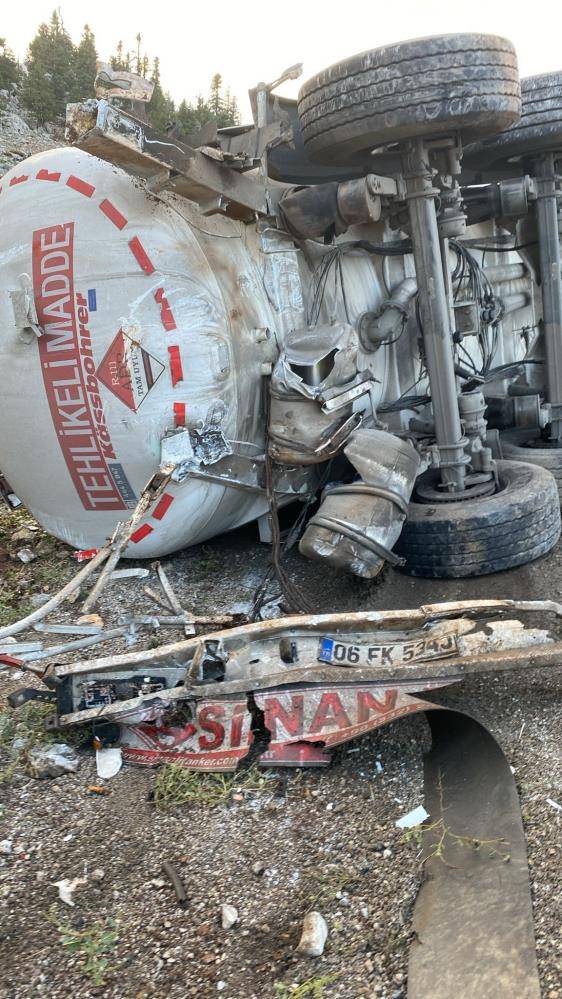 Devrilen tanker nedeniyle kapanan Konya - Antalya yolu açıldı 10